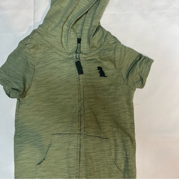 Carter’s Green Short Sleeve Dinosaur Jumpsuit in Size 9 Months - Picture 5 of 14